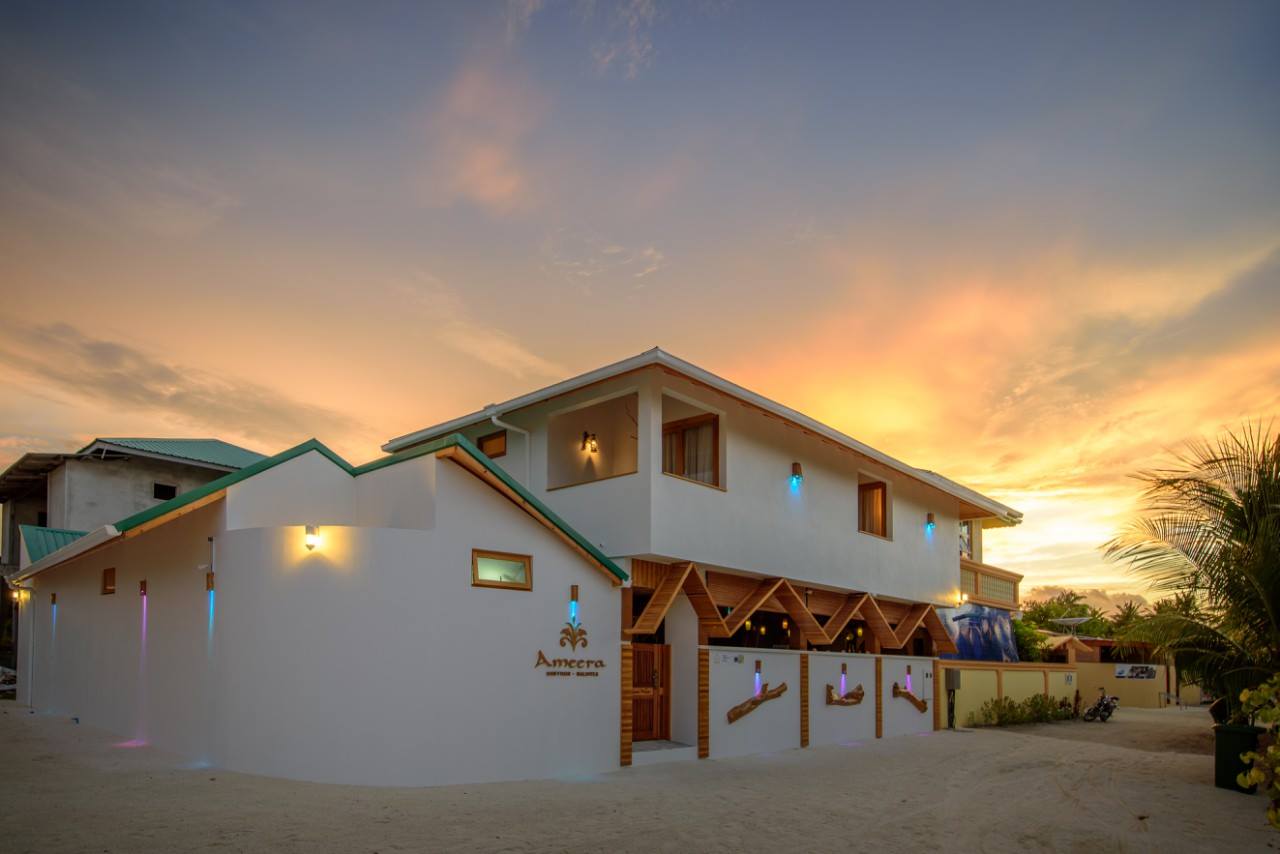 Ameera Maldives palm courtyard and beachfront, Dhiffushi